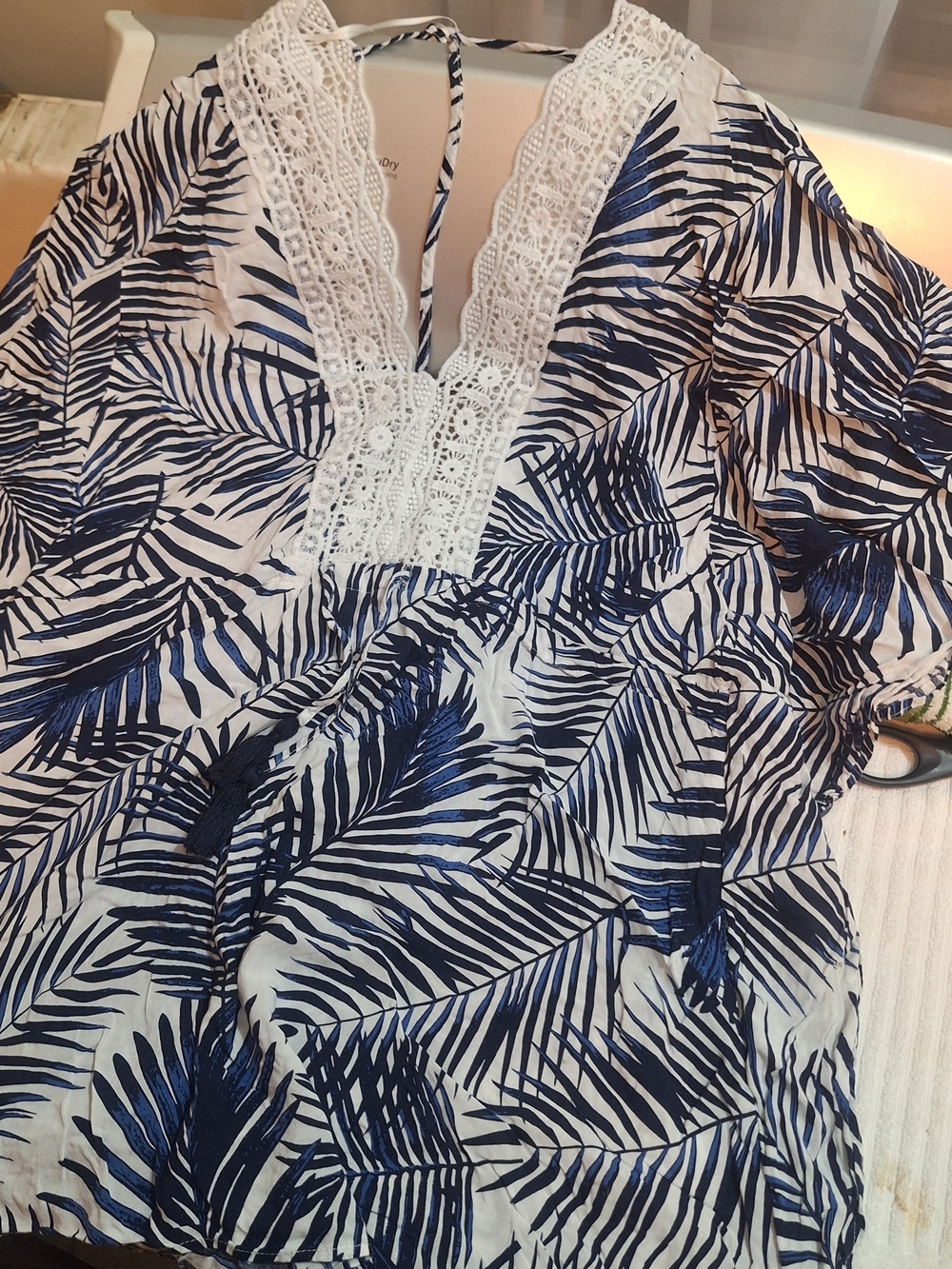 Aakaa White and Navy Leaf-Print V-Neck Tunic with Lace Trim
